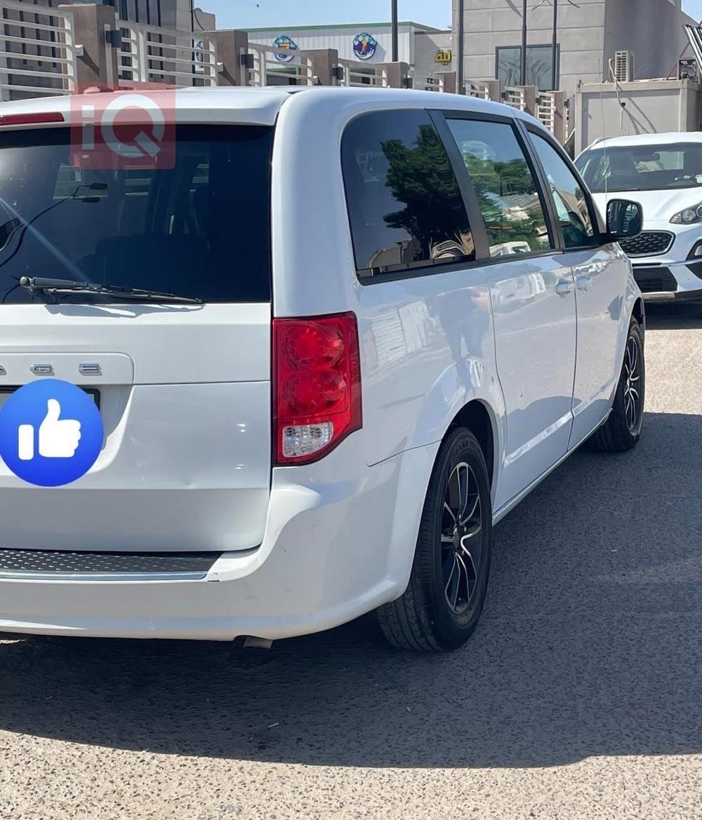 دودج جراند كارافان